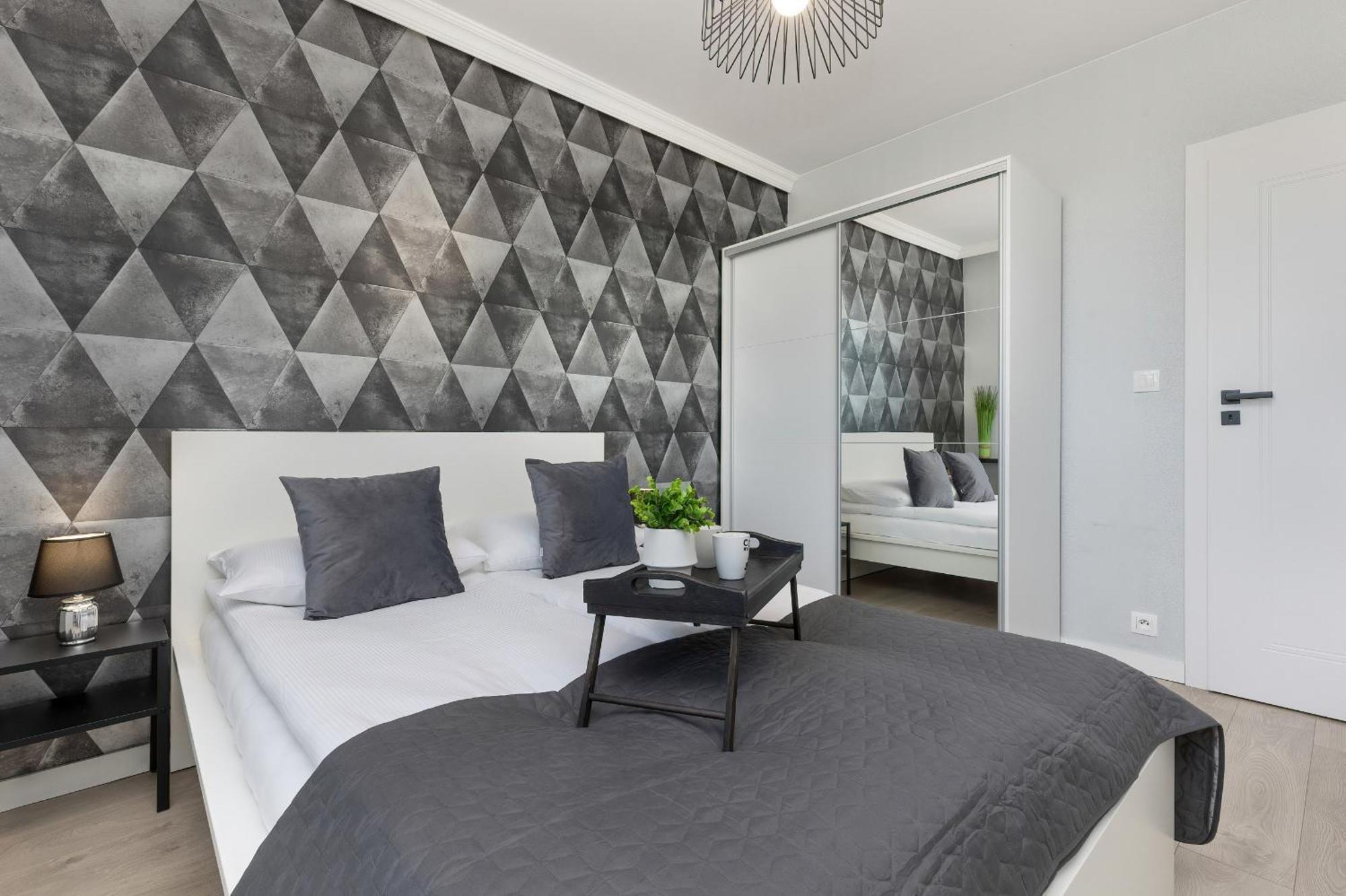 Podgorze Lipska Pet-Friendly Apartment With Balcony And Parking By Renters Prestige Krakow Dış mekan fotoğraf